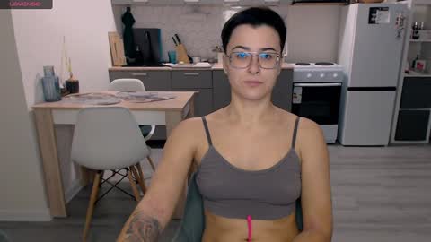 Snapshot of chloe_x_ chatting on 12.15.24 Eva and Sandra online show from 12.15.24