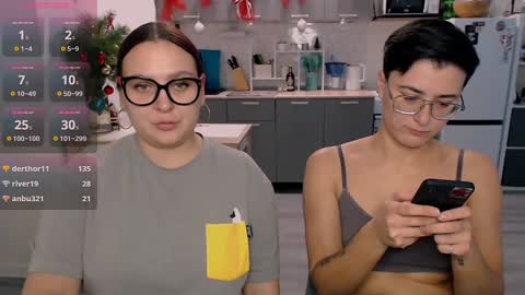 Snapshot of chloe_x_ chatting on 12.25.24 Eva and Sandra online show from 12.25.24