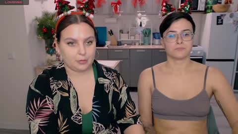 Snapshot of chloe_x_ chatting on 12.30.24 Eva and Sandra online show from 12.30.24