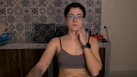 Snapshot of chloe_x_ chatting on 02.09.25 Eva and Sandra online show from 02.09.25