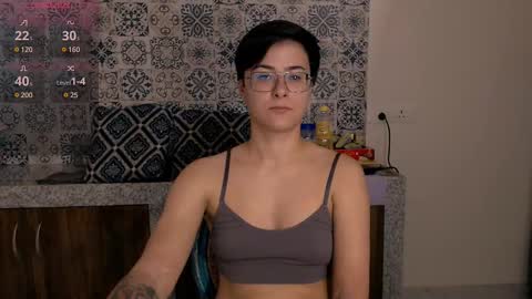 Snapshot of chloe_x_ chatting on 02.13.25 Eva and Sandra online show from 02.13.25