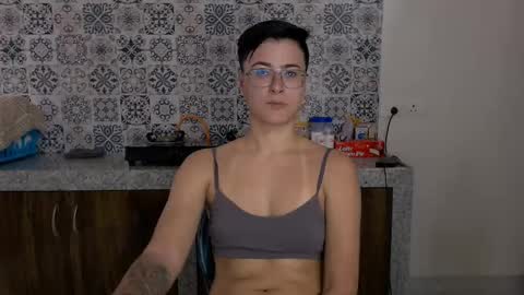 Snapshot of chloe_x_ chatting on 02.27.25 Eva and Sandra online show from 02.27.25