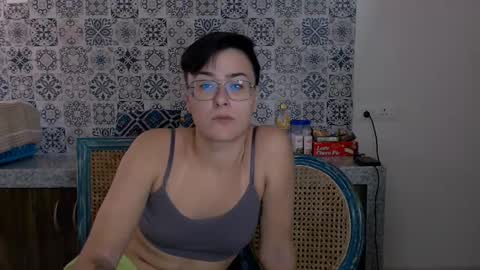 Snapshot of chloe_x_ chatting on 03.08.25 Eva and Sandra online show from 03.08.25