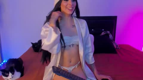 Snapshot of chloeaddamss chatting on 01.12.26 3 online show from 01.12.26