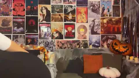 Snapshot of chloechain chatting on 10.31.25 chloe online show from 10.31.25