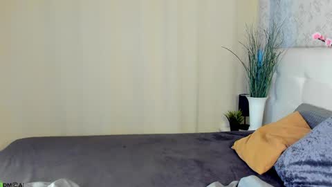 Chloe Deccker online show from 06.02.26