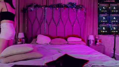 Snapshot of chloefulton chatting on 12.18.24 Chloe Fulton online show from 12.18.24