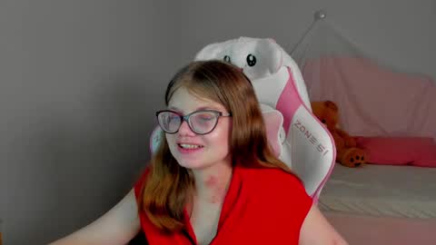 ChloeHalses online show from 04.10.26
