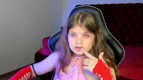 ChloeHalses online show from 06.14.26