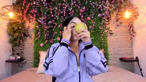 Snapshot of chloeharper1 chatting on 12.17.25 Chloe online show from 12.17.25