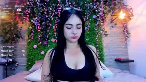 Snapshot of chloeharper1 chatting on 12.19.25 Chloe online show from 12.19.25