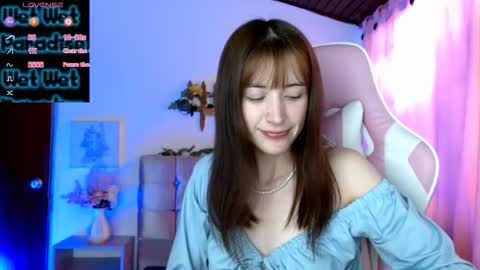 Snapshot of chloejohnsoon chatting on 11.06.25 Chloe online show from 11.06.25