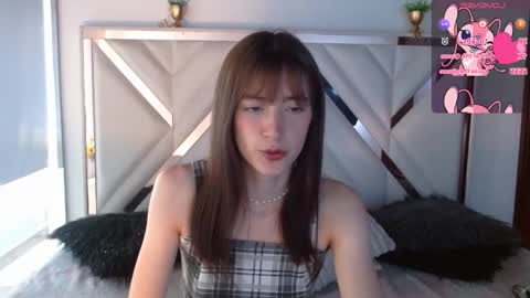 Snapshot of chloejohnsoon chatting on 12.17.25 Chloe online show from 12.17.25