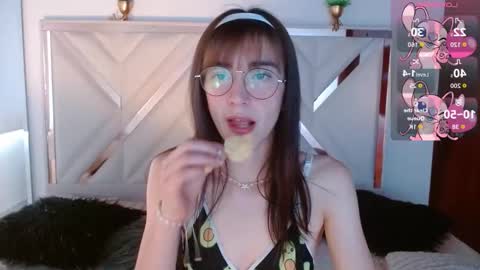 Snapshot of chloejohnsoon chatting on 12.18.25 Chloe online show from 12.18.25