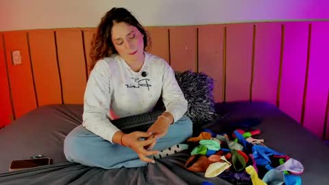 chloemonet_ online show from 06.02.26