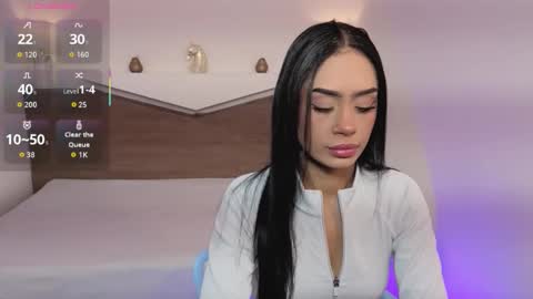 Snapshot of chloemoon8 chatting on 12.17.25 C H L O E online show from 12.17.25