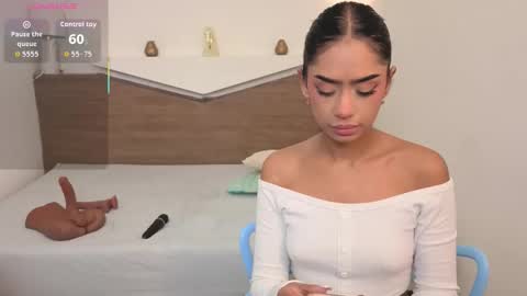 Snapshot of chloemoon8 chatting on 01.10.26 C H L O E online show from 01.10.26