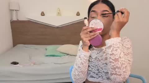 Snapshot of chloemoon8 chatting on 01.13.26 C H L O E online show from 01.13.26