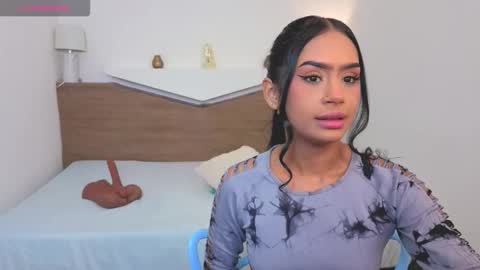 Snapshot of chloemoon8 chatting on 01.15.26 C H L O E online show from 01.15.26