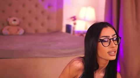 Snapshot of chloeobrilx chatting on 12.23.25 Chlo online show from 12.23.25