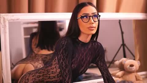 Snapshot of chloeobrilx chatting on 05.19.26 Chlo online show from 05.19.26