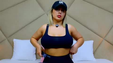 Chloe Vee online show from 04.30.26