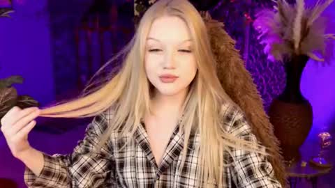 Snapshot of chloewight chatting on 03.12.26 ChloeWight online show from 03.12.26