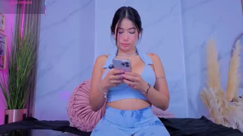 Snapshot of chlooee_ chatting on 11.12.25 Chlooe online show from 11.12.25