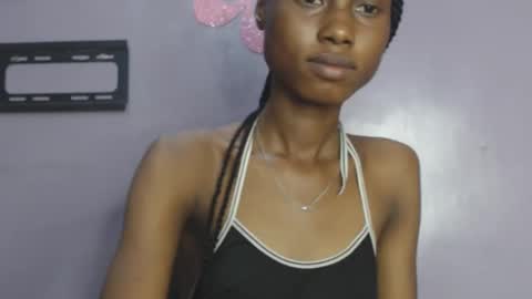 Snapshot of choco_petitqueen chatting on 01.12.25 choco_petitqueen online show from 01.12.25