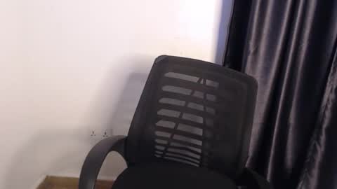 Snapshot of choco_zi chatting on 10.17.25 zi online show from 10.17.25