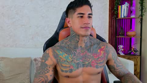 Snapshot of chris_reilly chatting on 12.21.25 chris reilly online show from 12.21.25