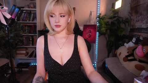 chriss_foxx online show from 06.10.26