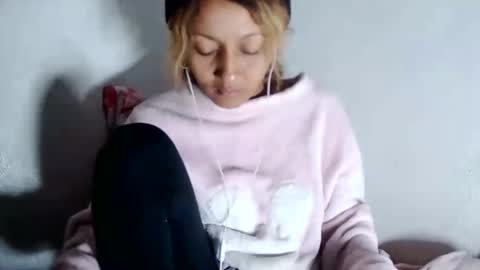 Snapshot of christine213 chatting on 01.14.25 christine213 online show from 01.14.25