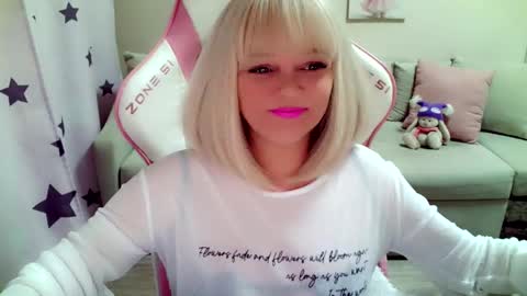 Snapshot of christirose chatting on 01.14.26 Christi online show from 01.14.26