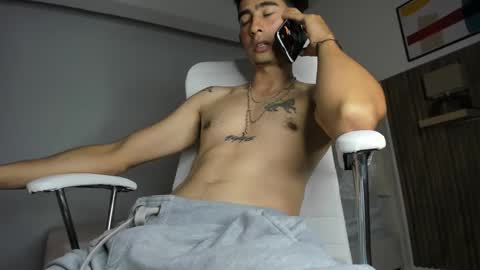 Snapshot of christoper_dick chatting on 02.28.25 Petite Horny and chistoper dick online show from 02.28.25