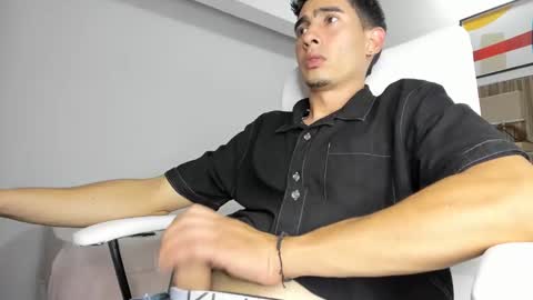 Snapshot of christoper_dick chatting on 03.04.25 Petite Horny and chistoper dick online show from 03.04.25