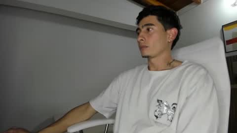 Snapshot of christoper_dick chatting on 03.09.25 Petite Horny and chistoper dick online show from 03.09.25