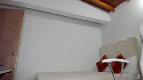 Snapshot of christoper_dick chatting on 03.11.25 Petite Horny and chistoper dick online show from 03.11.25