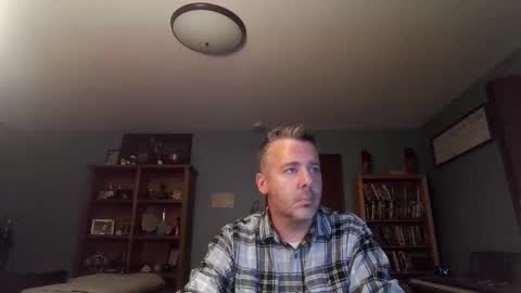 Snapshot of chrisw8121 chatting on 11.25.25 chrisw8121 online show from 11.25.25