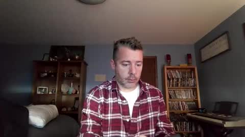 Snapshot of chrisw8121 chatting on 12.04.25 chrisw8121 online show from 12.04.25