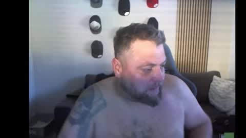 Snapshot of chrizz80 chatting on 12.20.25 Chrizz online show from 12.20.25