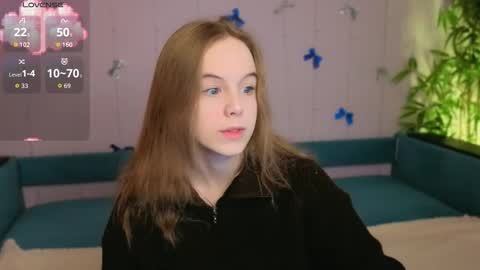 EvaBlonde TayaBrunette EliieBlack hair online show from 01.18.26