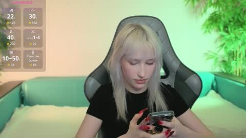 Snapshot of chrome_heartz chatting on 02.17.26 EvaBlonde TayaBrunette EliieBlack hair online show from 02.17.26