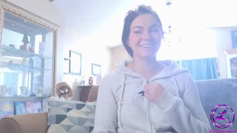 Snapshot of chroniclove chatting on 01.09.25 Marley online show from 01.09.25