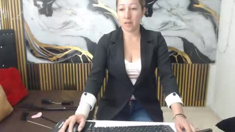 chrystal hotty online show from 10.23.25