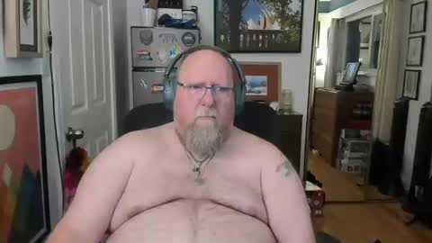 Snapshot of chubbybaybear chatting on 10.11.25 Chubby online show from 10.11.25