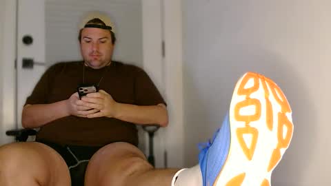 ChubbyGayManBigFeet online show from 05.24.26