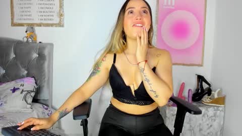 Snapshot of ciindy_lovee chatting on 11.30.25 Ciindy Lovers online show from 11.30.25