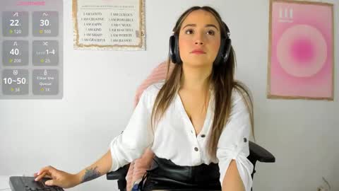 Snapshot of ciindy_lovee chatting on 01.12.26 Ciindy Lovers online show from 01.12.26