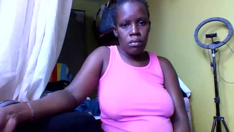 Snapshot of cinddy_14 chatting on 10.28.25 cinddy 14 online show from 10.28.25